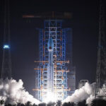 चिनियाँ लङ मार्च-८ए वाई८ रकेट प्रक्षेपण तयारीमा दक्षिण चीनको प्रक्षेपण प्याडमा तैनाथ