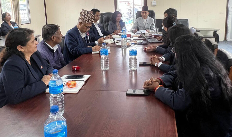 खारेजीमा परेको सूचना प्रविधि विभाग अवलोकन गर्दै सुधारका कार्ययोजना ल्याउन सञ्चारमन्त्री तिमिल्सिनाको निर्देशन