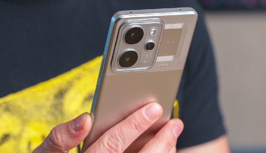 रियलमी १६टी र रियलमी पी४आरको रङ्ग, र्याम र स्टोरेज लीक