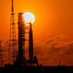 नासाले गेटवे लुनार स्टेशनलाई रोक्ने, चन्द्रमामा फिर्ता जाने अभियानको गति बढाउने