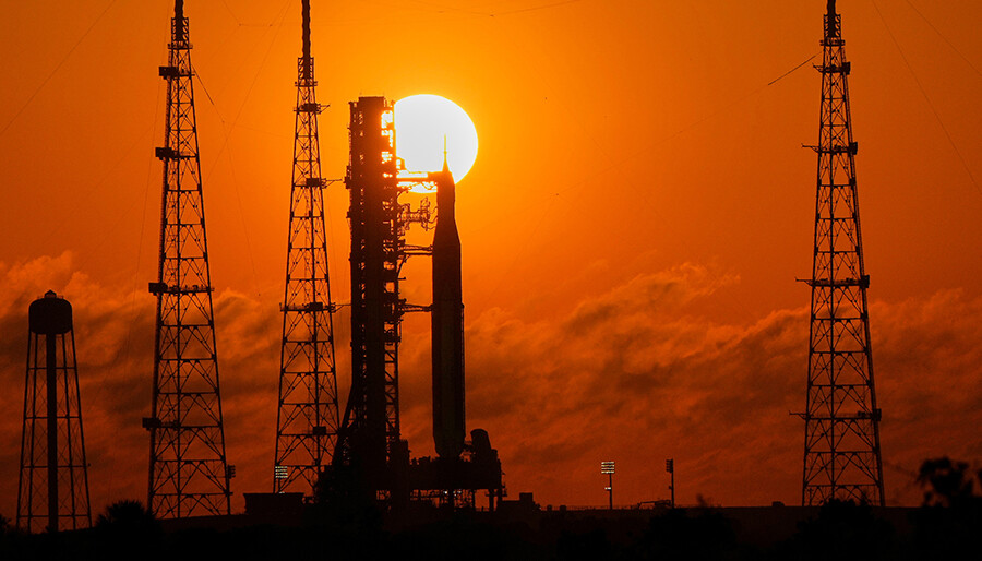 नासाले गेटवे लुनार स्टेशनलाई रोक्ने, चन्द्रमामा फिर्ता जाने अभियानको गति बढाउने