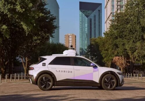 अस्टिन शहरमा स्वचालित कारले हाँसलाई ठक्कर दिएर मारेपछि स्थानीय बासिन्दामा आक्रोश, स्वचालित गाडीको प्रयोगबारे चिन्ता