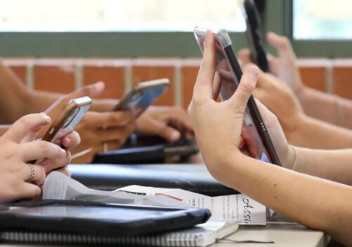 एआईका कारण विद्यार्थीहरूको समालोचनात्मक क्षमता घट्दै गएको बेलायतका अङ्रेजी शिक्षकहरूको धारणा