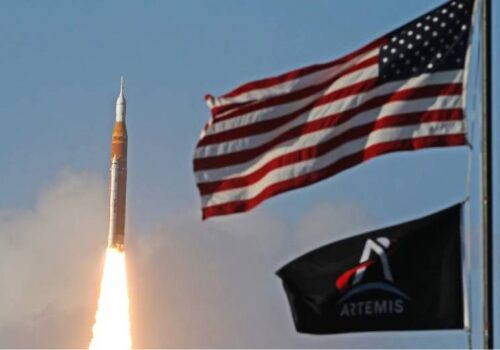 अन्तत: उड्यो आर्टेमिस टू: ५४ वर्षपछि मानव जातिको पाइला पुन: चन्द्रमामा टेकिँदै