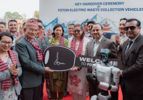 अब ललितपुर महानगरले विद्युतीय गाडी प्रयोग गरेर फोहोर उठाउने: एमएडब्लूले दियो ११ थान फोटोन टीएम१