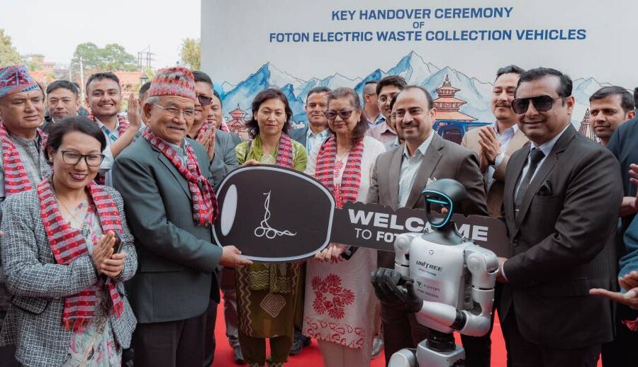 अब ललितपुर महानगरले विद्युतीय गाडी प्रयोग गरेर फोहोर उठाउने: एमएडब्लूले दियो ११ थान फोटोन टीएम१