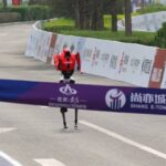 बेइजिङ हाफ म्याराथनमा मानिसभन्दा अघि दौडिए मानव-रोबोट, तीव्र प्रगतिको प्रदर्शन