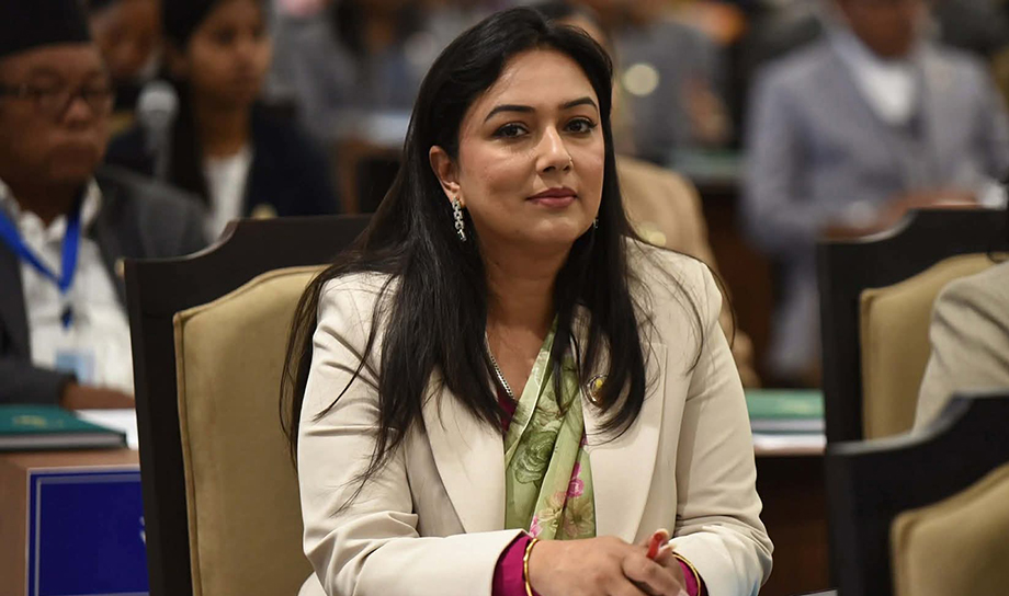 सांसद खुस्बु ओलीलाई सामाजिक सञ्जालबाट धम्की दिएको आरोपमा चितवनबाट दुई जना नियन्त्रणमा