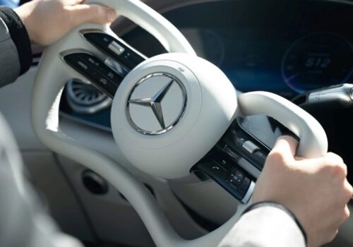 नयाँ स्टियरिङ ह्वीलसहितको गाडी ल्याउँदै मर्सिडीज