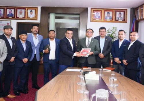 नाडा अटोमोबाइल्स एशोसिएशन अफ नेपालका प्रतिनिधिद्वारा अर्थमन्त्रीसँग छलफल