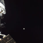 आर्टेमिस अन्तरिक्ष यात्रीहरूले चन्द्रमा तर्फ जाने बाटोको आधा पार गरे