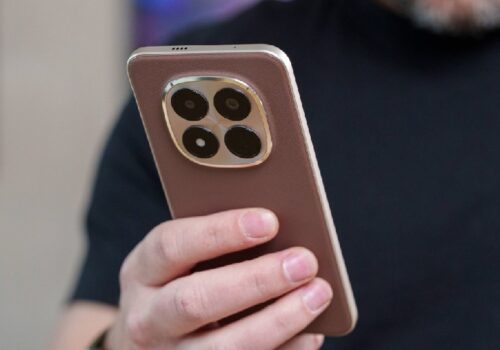 रेडमी १०,००० एमएएच ब्याट्री भएका तीन स्मार्टफोनहरूमा काम गर्दै