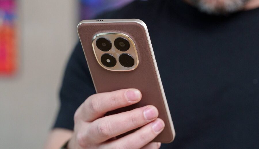 रेडमी १०,००० एमएएच ब्याट्री भएका तीन स्मार्टफोनहरूमा काम गर्दै