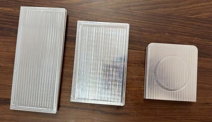 सामसङ ग्यालेक्सी जेड फोल्ड८, जेड फोल्ड८ वाइड र जेड फ्लिप८ को डमी युनिटहरू देखा परे