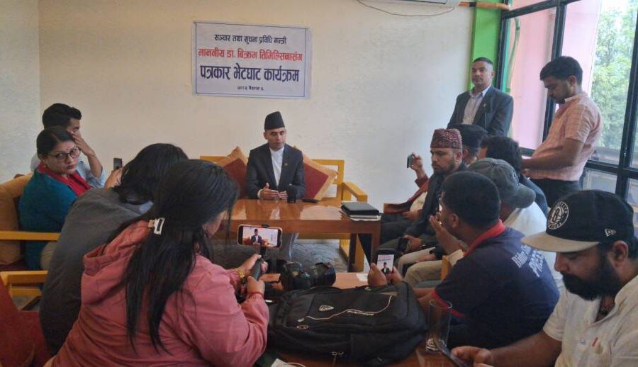 सामाजिक सञ्जालमा फैलाइने भ्रामक सूचनाले कसैलाई फाइदा गर्दैन, यसमा सबै सचेत बनौँ : सञ्चारमन्त्री