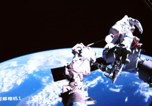 Shenzhou-21 astronauts arrive in Beijing