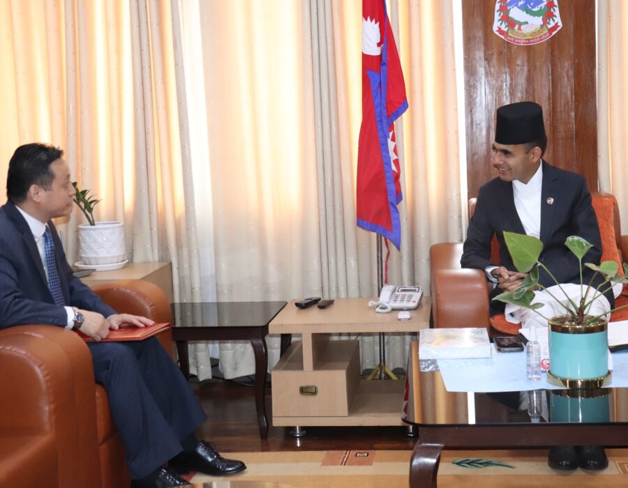 सञ्चारमन्त्री तिमिल्सिनासँग चिनियाँ राजदूतको शिष्टाचार भेट, विभिन्न चिनियाँ कम्पनीका लागि सहज र अनुकूल वातावरण बन्ने अपेक्षा