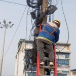 भरतपुरमा अव्यवस्थित तार हटाइँदै