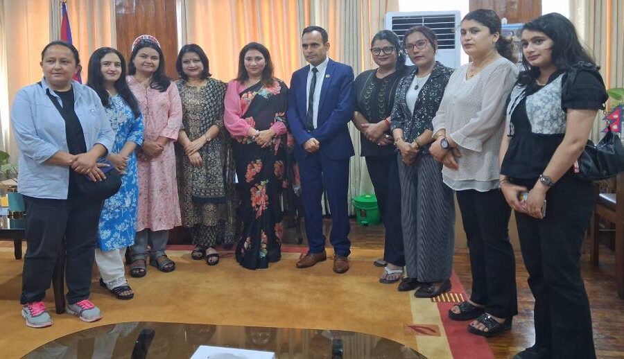 सञ्चारमाध्यम र सामाजिक सञ्जालमा महिलाविरुद्धका द्वेषपूर्ण सामग्री बढ्दै गएको छ: सञ्चारमन्त्री तिमिल्सिना