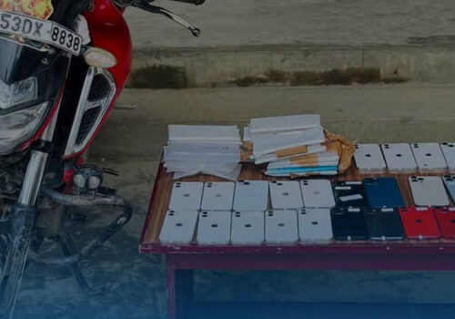३५ थान आईफोन र मोटरसाइकलसहित एक जना पक्राउ
