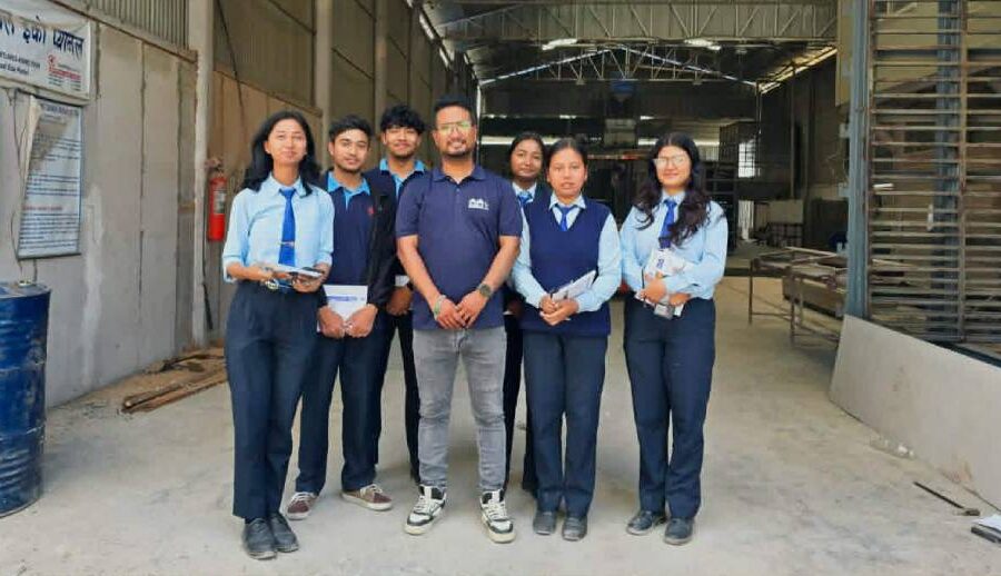 ख्वप इन्जिनियरिङ कलेजका विद्यार्थीहरूद्वारा औद्योगिक सिकाइका लागि नेपाल इको प्यानल भ्रमण