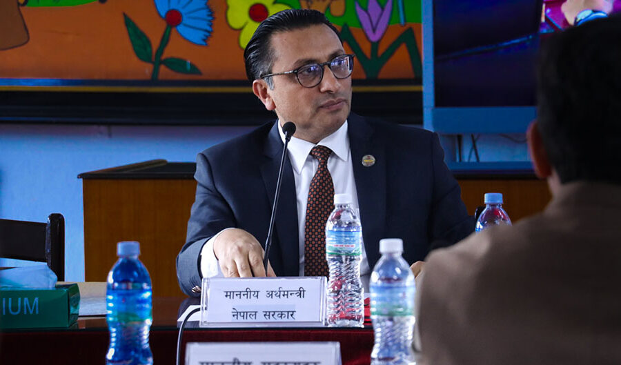 दुई रुपैयाँ मात्रै बेइमानी गरेको प्रमाण दिनुस्, सार्वजनिक जीवन नै त्यागिदिन्छु -अर्थमन्त्री डा.स्वर्णिम वाग्ले