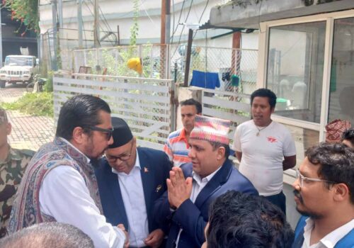 थापाथलीको पोलमा रहेका तारको गुजुल्टोमा आगोलागेपछि तार व्यवस्थापन गर्न उर्जामन्त्रीको निर्देशन