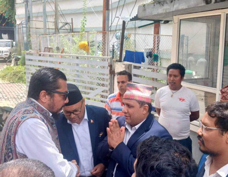 थापाथलीको पोलमा रहेका तारको गुजुल्टोमा आगो लागेपछि तार व्यवस्थापन गर्न उर्जामन्त्रीको निर्देशन