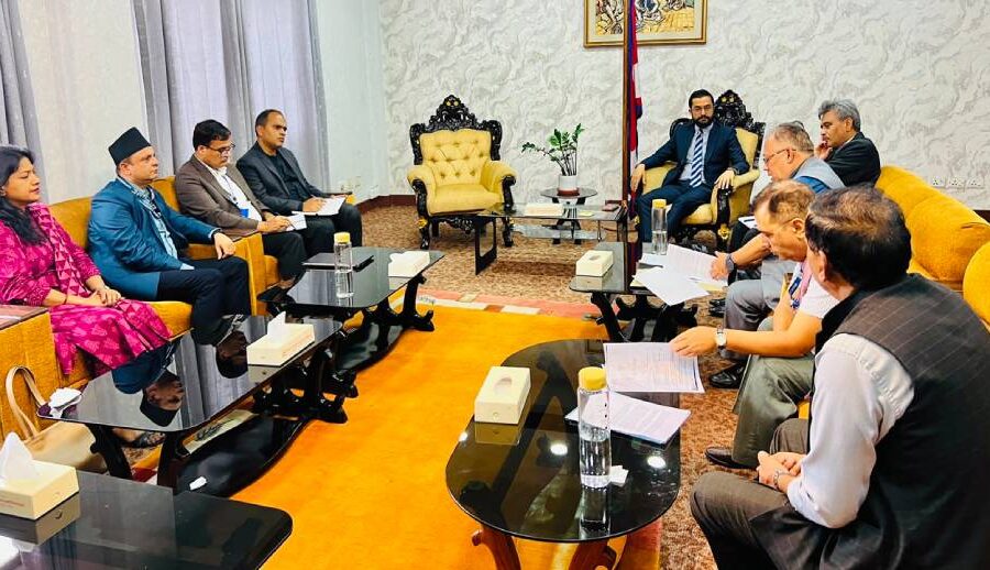 इन्जिनियरिङ शिक्षा तर्फ विद्यार्थीको आकर्षण बढाउन शिक्षामन्त्रीद्वारा सरोकारवालासँग छलफल