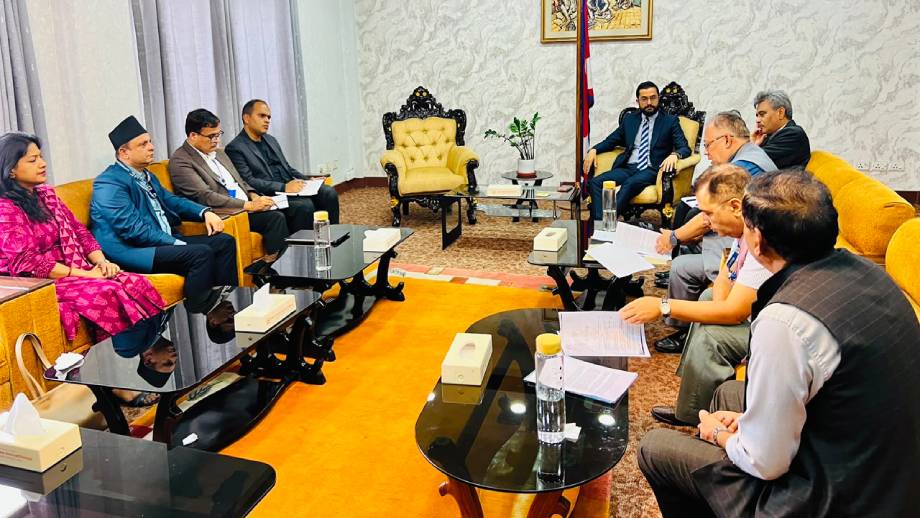 इन्जिनियरिङ शिक्षा तर्फ विद्यार्थीको आकर्षण बढाउन शिक्षामन्त्रीद्वारा सरोकारवालासँग छलफल