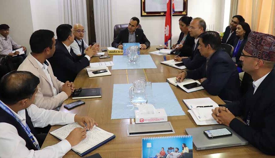 नेपाल टेलिकमका सबै टावरमा विद्युत् सेवा पुर्याउन सञ्चारमन्त्री डा तिमिल्सिनाको निर्देशन