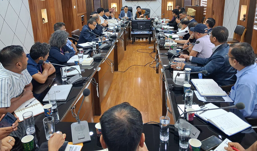 काठमाडौँ उपत्यकाका अस्तव्यस्त तार साउन दोस्रो साताभित्र व्यवस्थापन गरिसक्न निर्देशन