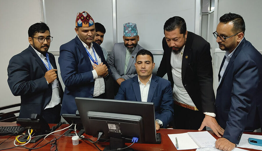 गुनासो व्यवस्थापनलाई थप प्रभावकारी बनाउन उर्जा र पर्यटन मन्त्रीद्वारा ‘हेलो सरकार’को अवलोकन
