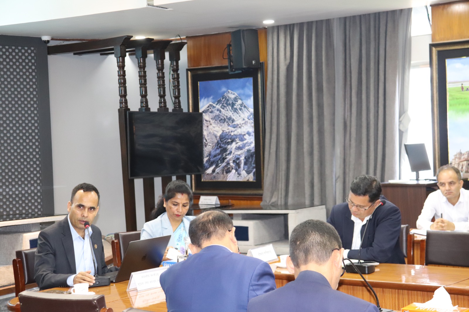 मन्त्रालयबाटै निर्णय हुनसक्ने फाइल एकै दिनमा टुङ्ग्याउन सञ्चारमन्त्रीको निर्देशन, अन्तरनिकाय समन्वयको फाइल पाँच दिनभित्र