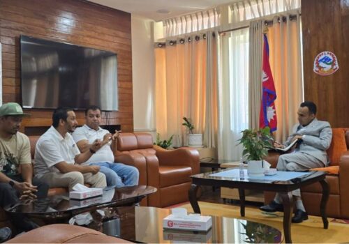 चलचित्र क्षेत्रलाई उद्योगका रूपमा मान्यता दिन सञ्चारमन्त्रीको पहल, सिनेकर्मीसँग विस्तृत छलफल