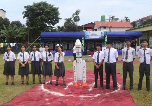जब बिर्तामोडको आकाशमा उडे चन्द्रयान र रकेट