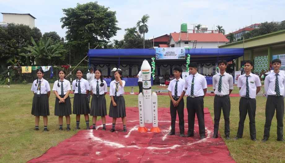 जब बिर्तामोडको आकाशमा उडे चन्द्रयान र रकेट