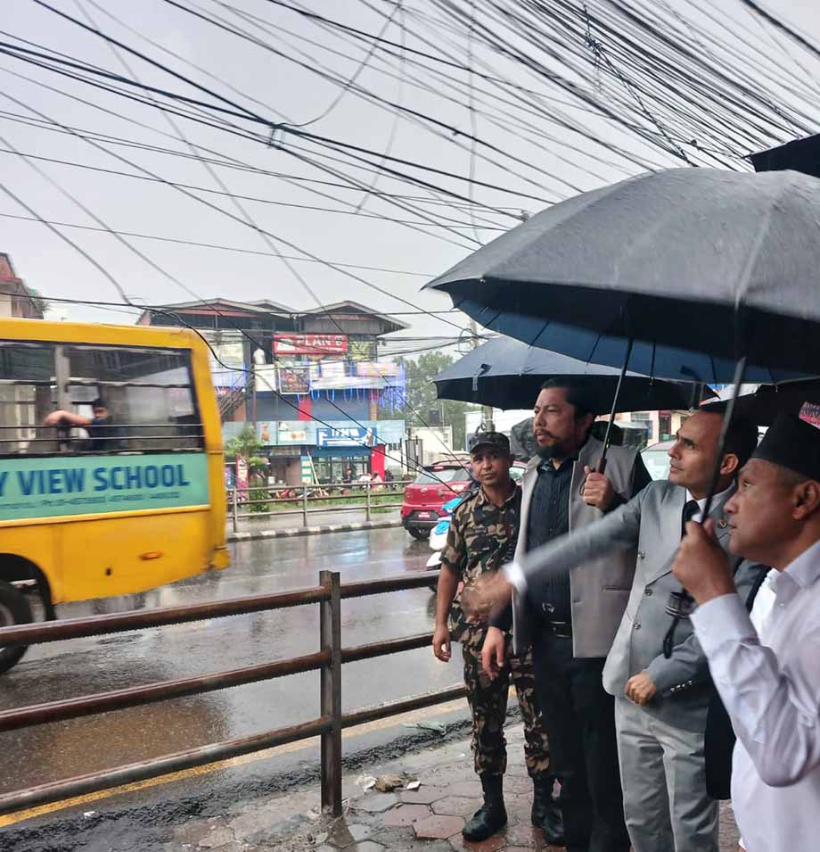 दूरसञ्चार पूर्वाधार कम्पनी ल्याउन छाडेर इन्टरनेटका तार काट्न हिँड्दैछन् मन्त्रीद्वय