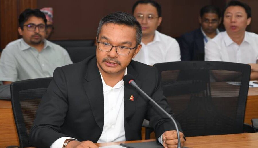 विदेशी लगानीको वातावरण बनाउन तथा अनुमतिपत्र र फ्रिक्वेन्सी वितरणमा सेवा प्रदायकबीच समान व्यवहार गर्न एनसेलको माग