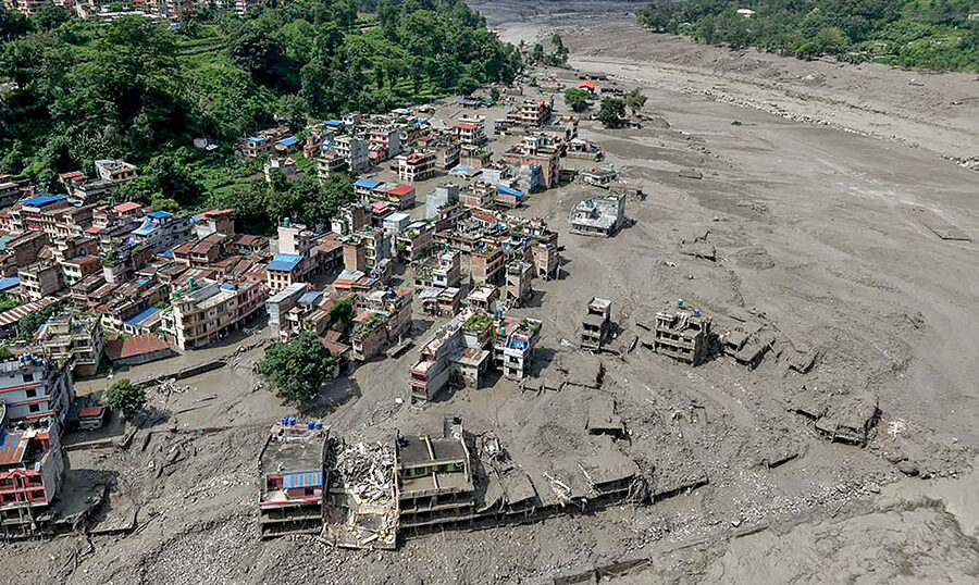 बाढी प्रभावित क्षेत्रमा पाँच सयओटा सोलार पावर बैंक पठाउँदै ऊर्जा मन्त्रालय