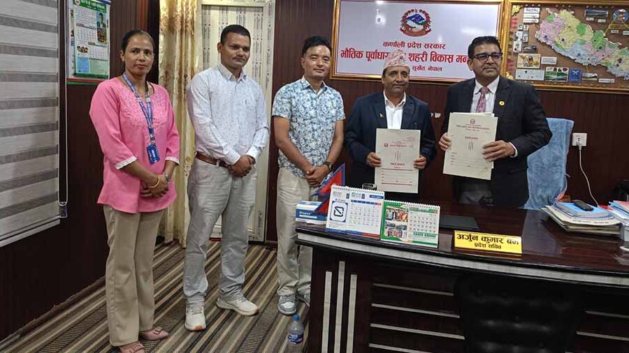 कर्णालीमा हुलाकमार्फत आजदेखि घरदैलोमै सवारी चालक अनुमतिपत्र ढुवानी सुरु