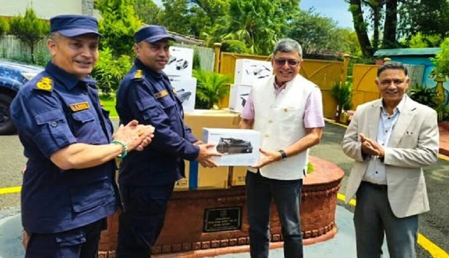 चेम्बर अफ कमर्सद्वारा प्रहरी प्रधान कार्यालयलाई १७ वटा सर्भिलेन्स ड्रोन हस्तान्तरण