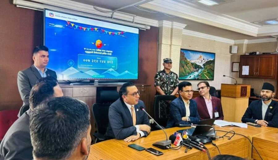 २५० रुपैयाँको सामान किन्ने एक उपभोक्ताले पाए १० लाख बम्पर उपहार
