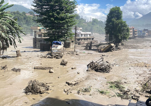 आकस्मिक बाढीका कारण प्रभावित क्षेत्रमा ८० भन्दा धेरै मोबाइल टावर डाउन, प्राविधिक टोली खटाउँदै टेलिकम कम्पनीहरु