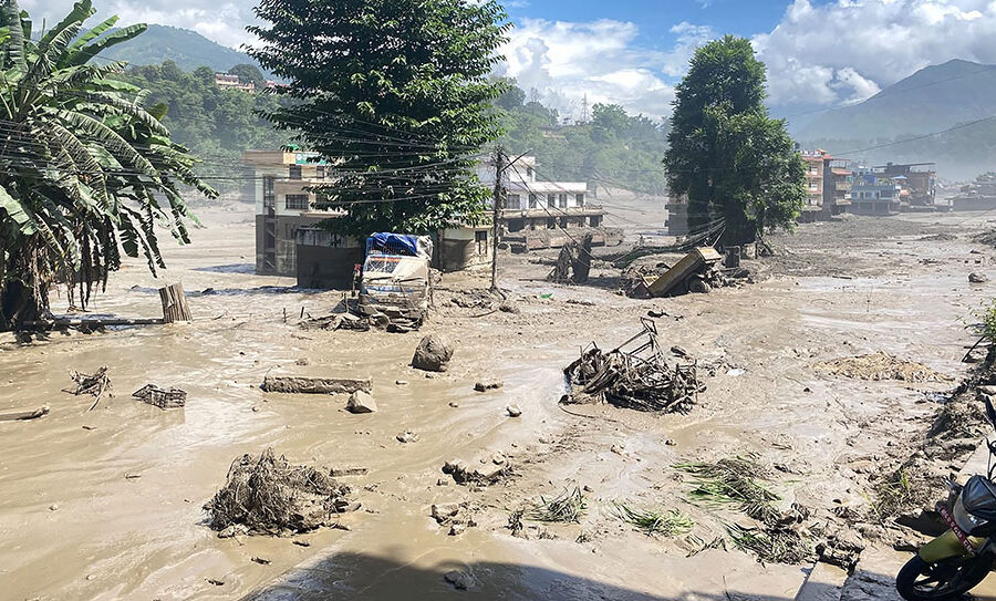 आकस्मिक बाढीका कारण प्रभावित क्षेत्रमा ८० भन्दा धेरै मोबाइल टावर डाउन, प्राविधिक टोली खटाउँदै टेलिकम कम्पनीहरु