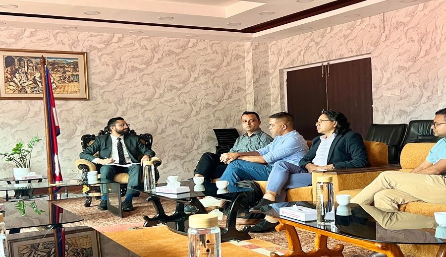 सूचना प्रवाहलाई प्रभावकारी बनाउँदै सरकार र सञ्चारमाध्यमबीचको सम्बन्ध थप सुमधुर बनाउनुपर्छ: शिक्षामन्त्री पोखरेल