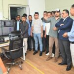 नेपालमै बनेको विद्युतीय ‘यात्री पीटू’ स्कुटर हेर्न कारखानामा अर्थमन्त्री: निर्मातालाई सन्देश—अघि बढ्नुहोस्, सरकार साथमा छ
