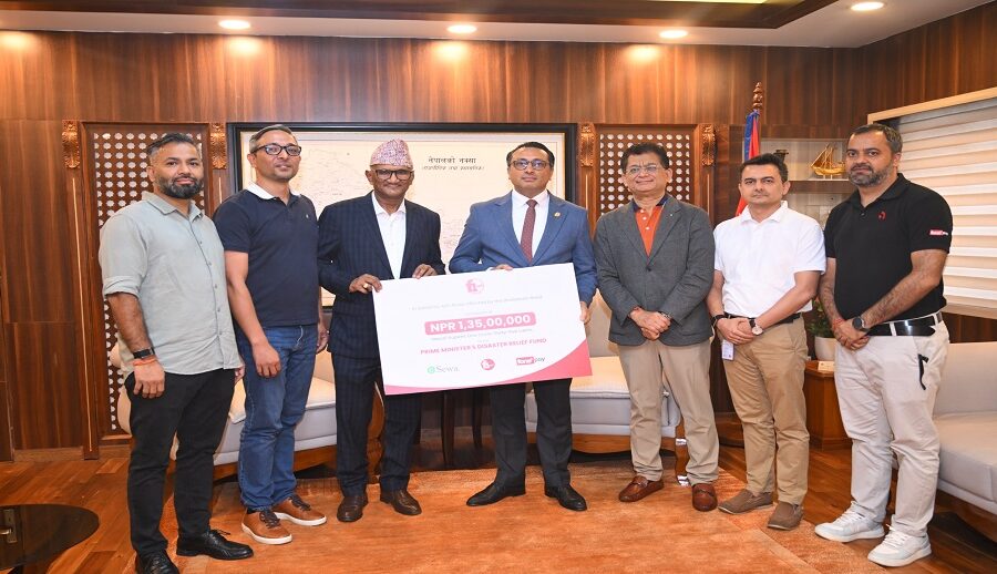 एफवानसफ्ट ग्रुपद्वारा प्रधानमन्त्री दैवी प्रकोप उद्धार कोषमा १ करोड ३५ लाख रुपैयाँ सहयोग