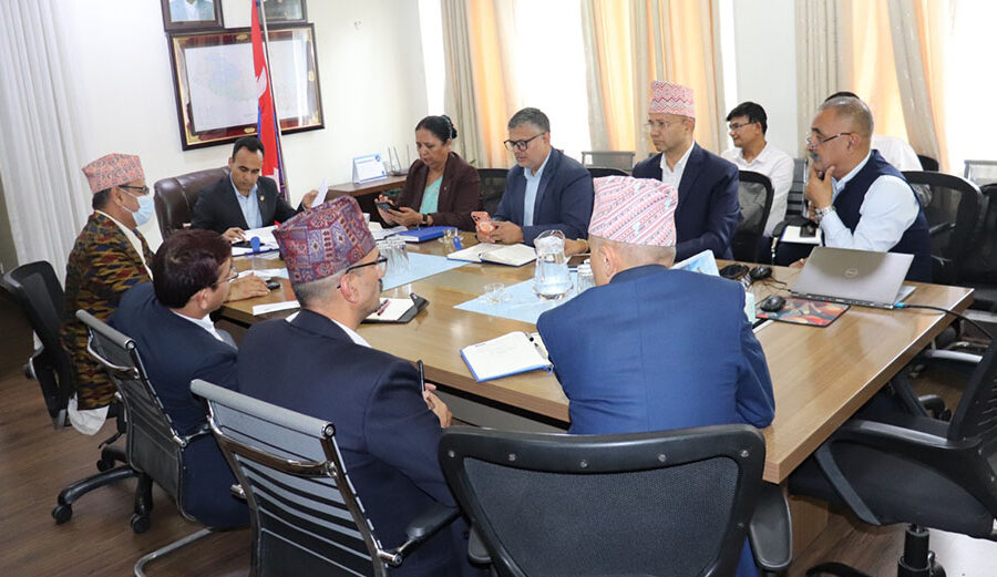 पहिरोबाट अवरुद्ध नेपाल टेलिकमको सेवा शीघ्र सञ्चालनमा ल्याउन सञ्चारमन्त्री डा तिमिल्सिनाको निर्देशन