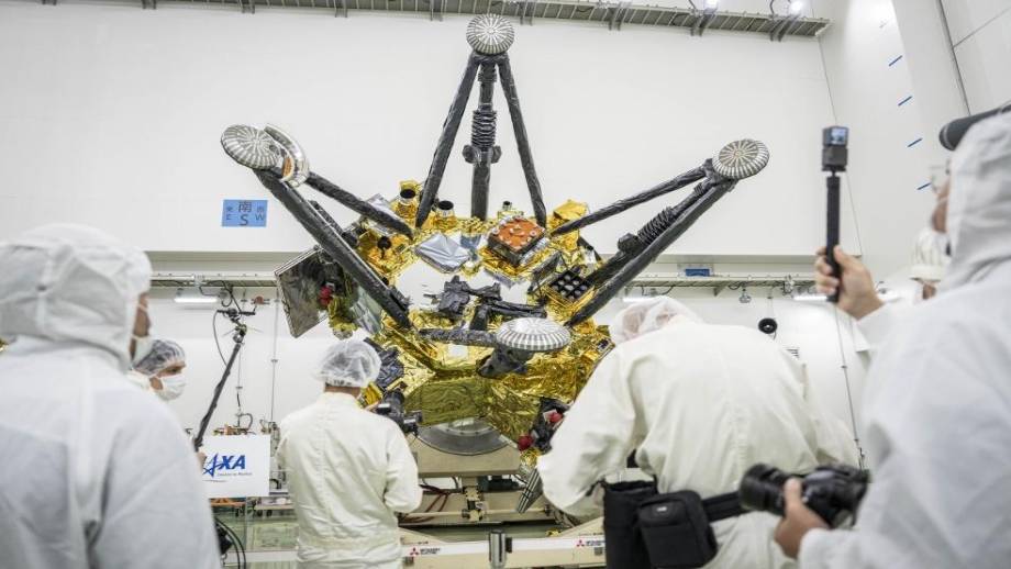 Japan to launch historic round-trip mission to Mars moon